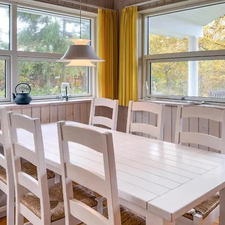 2 Bedroom Pet Friendly In Semesterbostad *