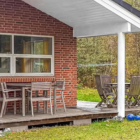 2 Bedroom Pet Friendly In Semesterbostad *