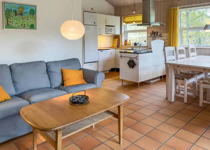 2 Bedroom Pet Friendly In Semesterbostad Knebel