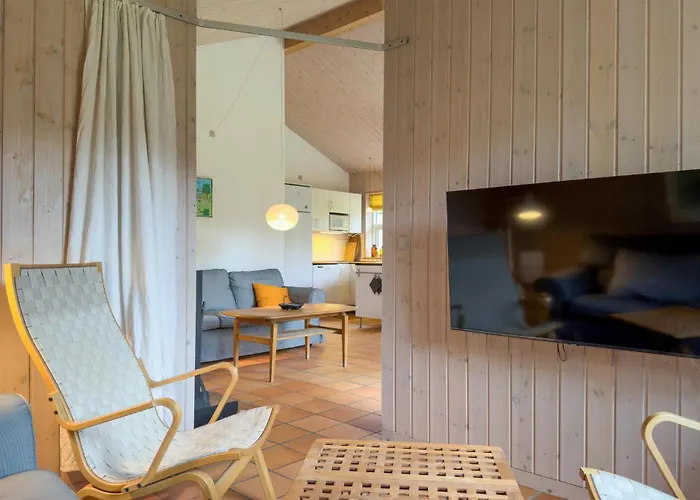2 Bedroom Pet Friendly In Semesterbostad Knebel