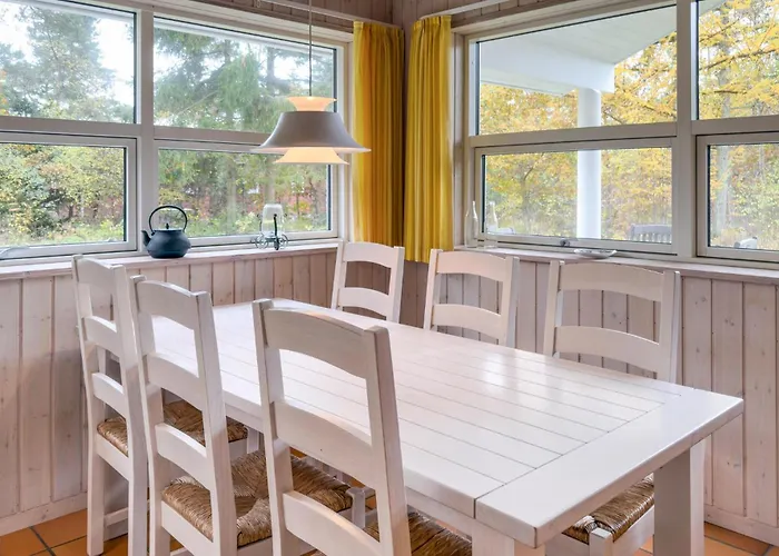 2 Bedroom Pet Friendly In Semesterbostad *